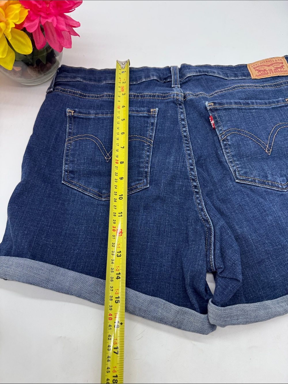 Levis Red Tag Mid Length Shorts Size 32 - Picture 6 of 9